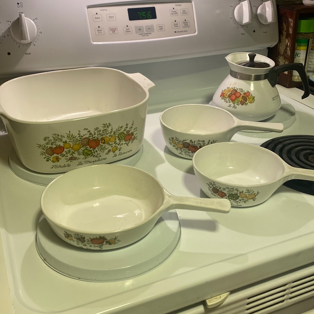 Corning Ware 4 Piece Set Read Description